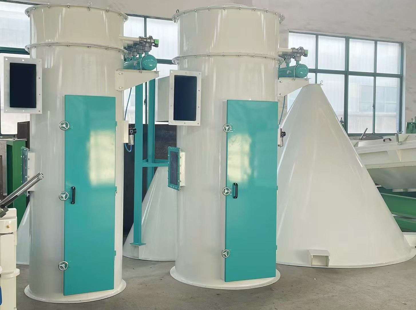 Cylindrical pulse dust collector