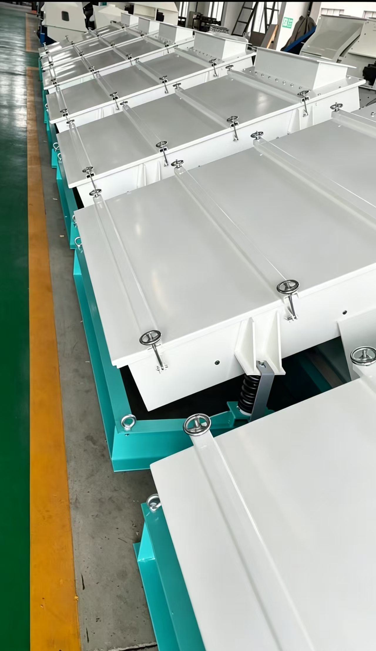 Vibrating screen