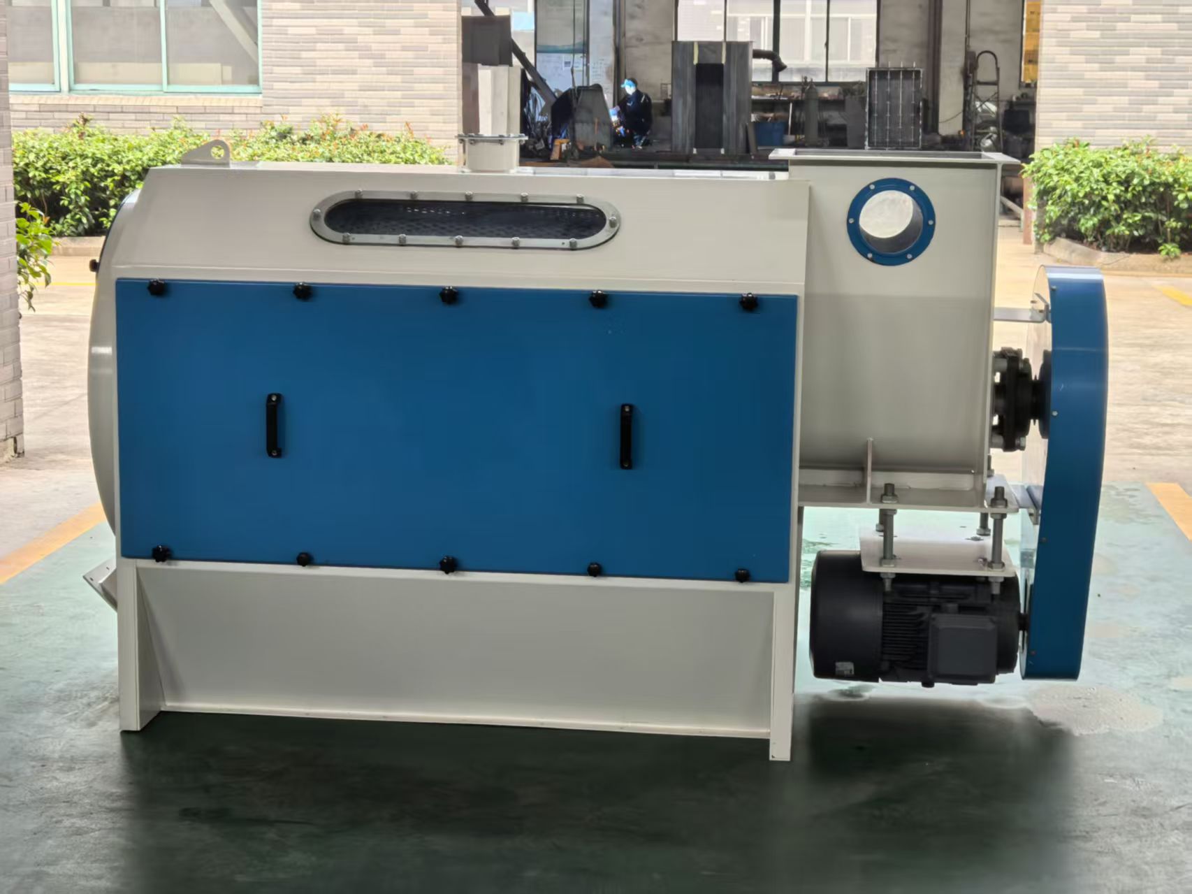 Particle pre-cleaning machine