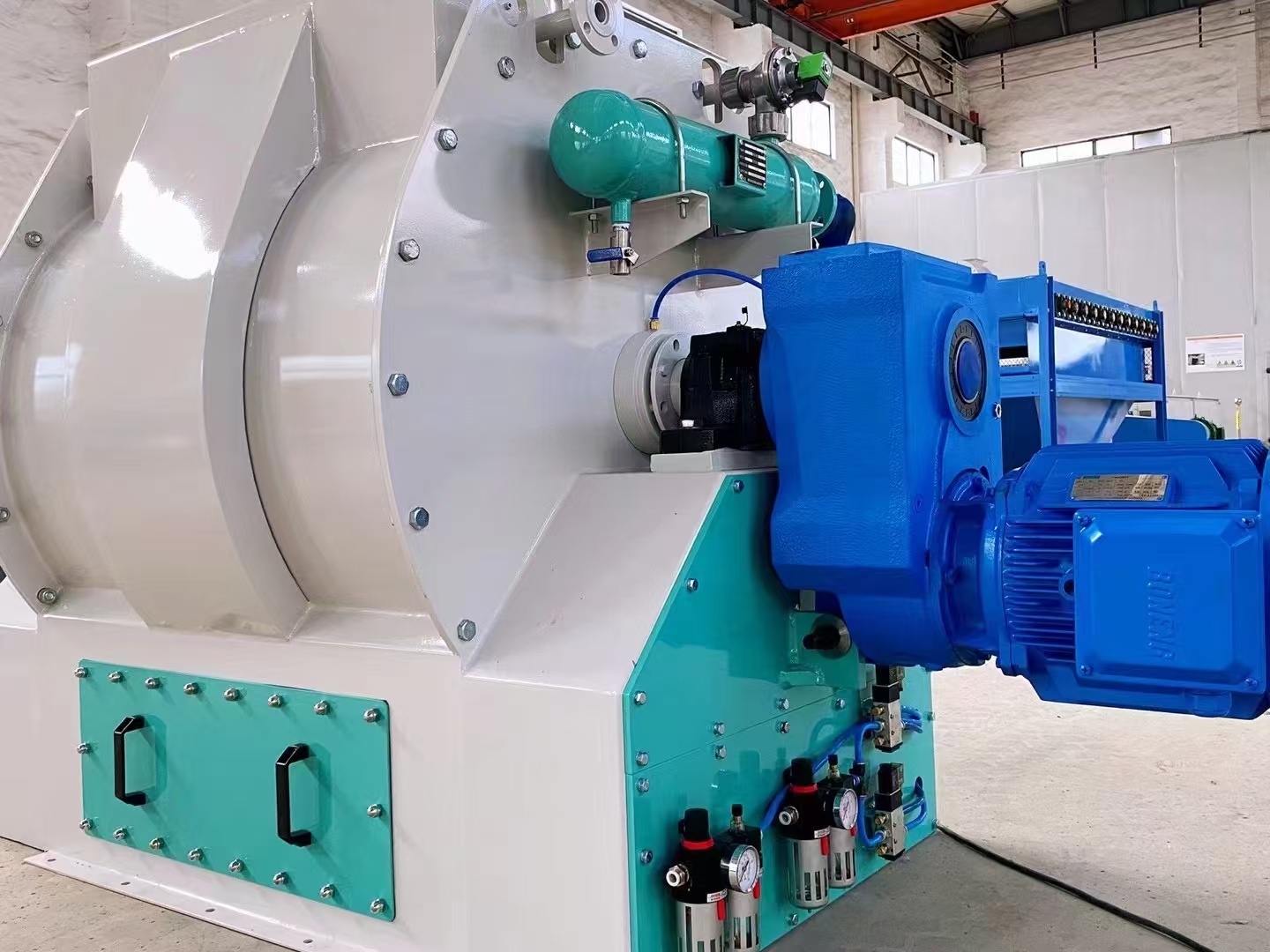 Single-shaft paddle mixer