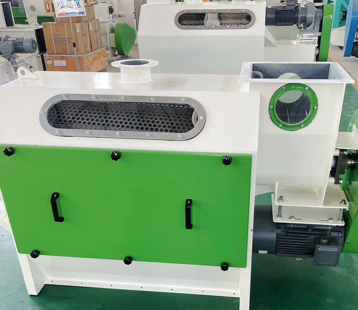 Particle pre-cleaning machine