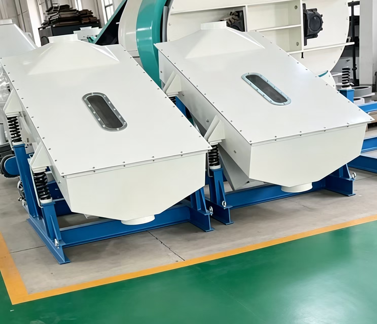 Vibrating screen
